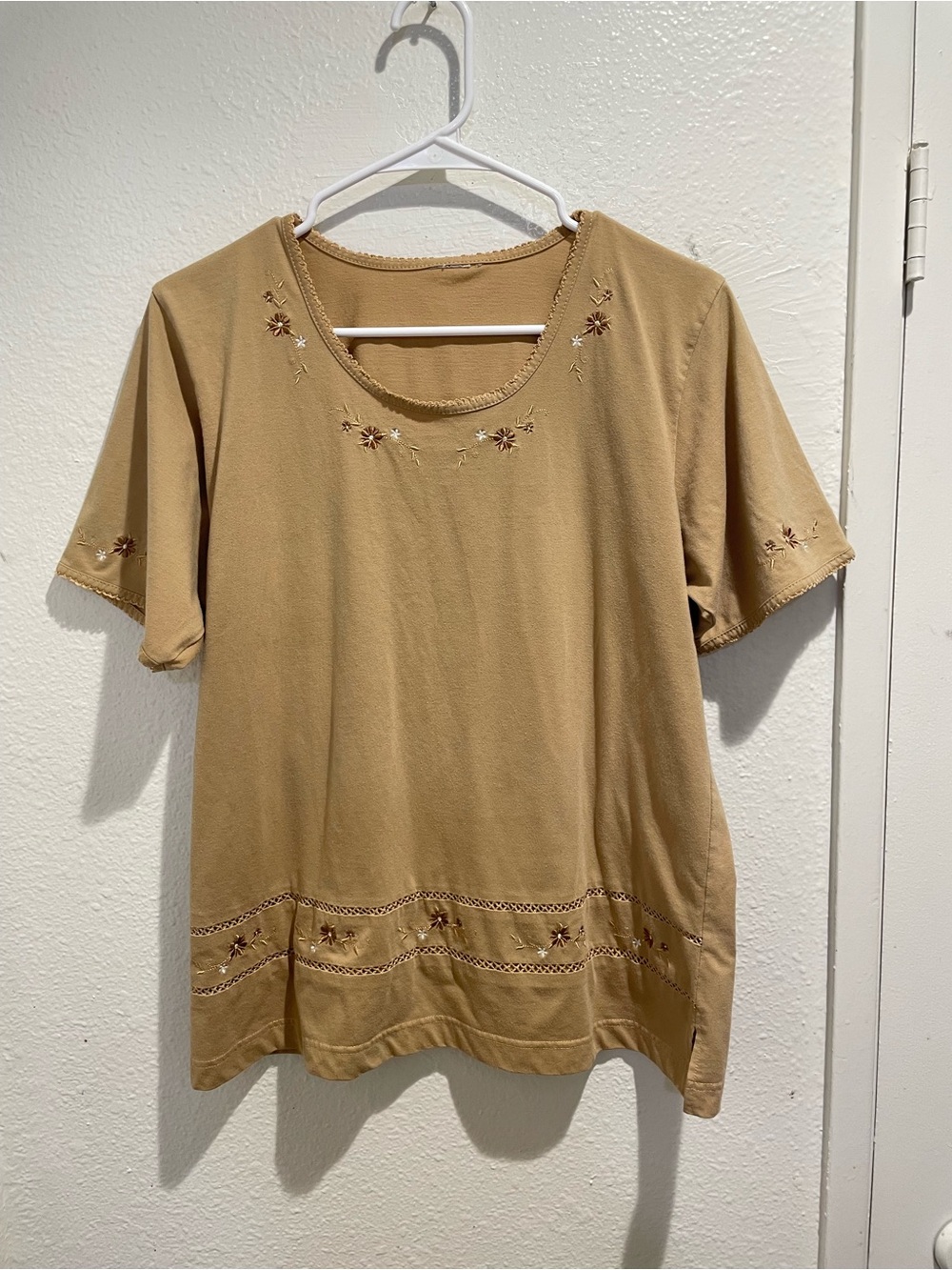 ✨Vtg 90s Cottagecore Embroidered Floral Lace Hem Top Tan L🧋